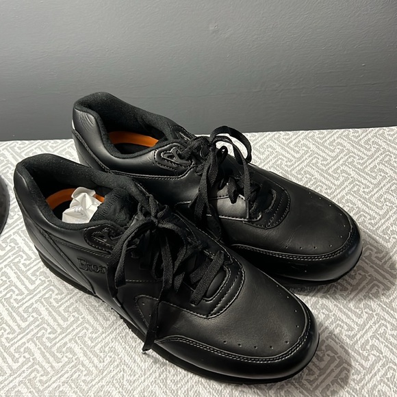 Mens 9.5 EE wide walking shoes - Picture 2 of 3